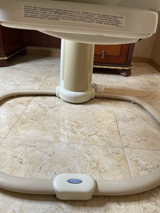 Заколисуючий центр Graco. Укачивающий центр Graco