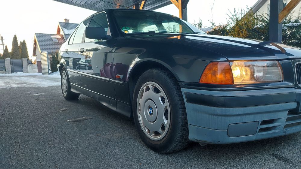 Sprzedam BMW e 36 sedan 1.8 m 40