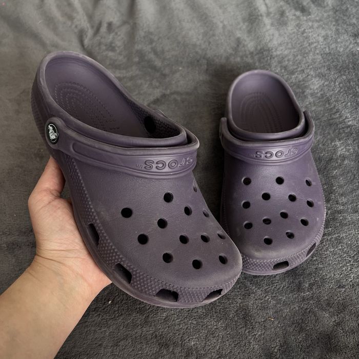 Жіночі тапочки Crocs. P. 38.