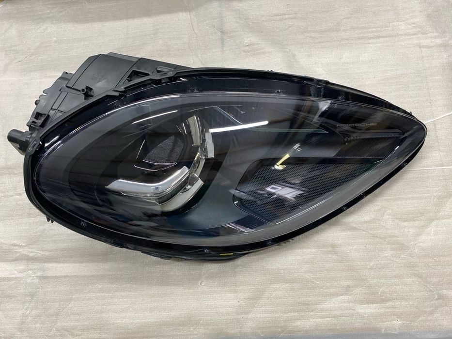 Porsche macan 95b рестайл фара права матрікс 94b941010ar