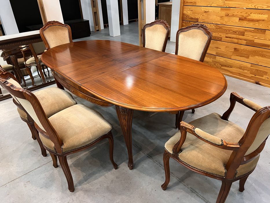 4 Krzesła stylowe i rozkładany stół