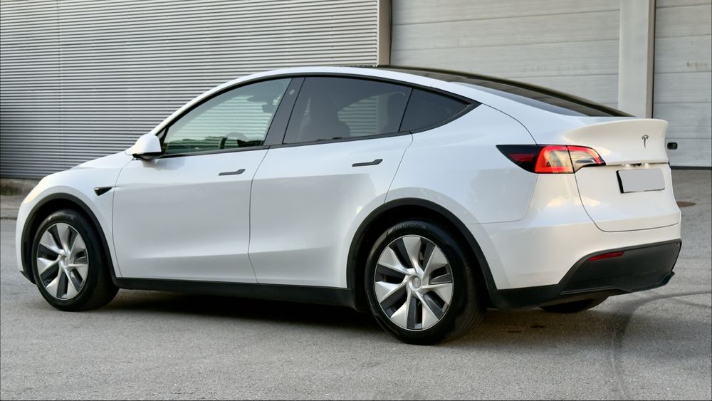Tesla Model Y  Standard RWD 300cv - Iva dedutivel