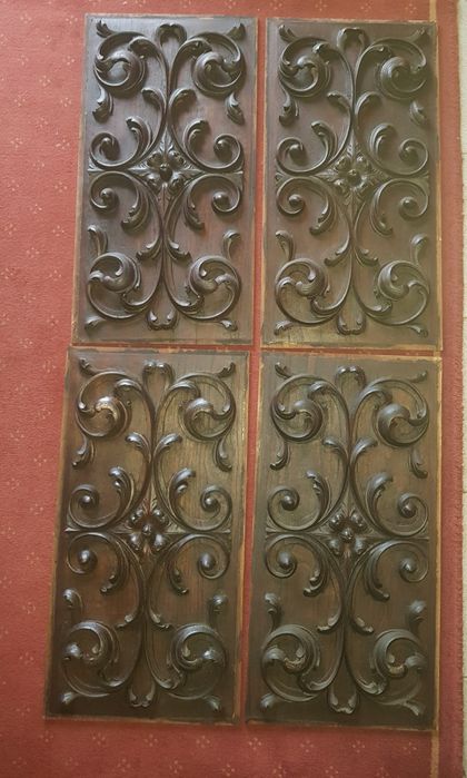 Painéis em talha de madeira de castanho