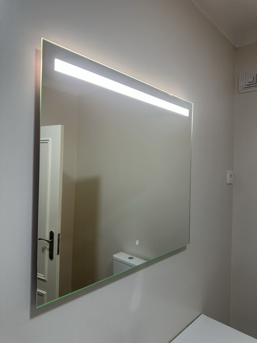 Espelho Casa de Banho LED 70x80 cm - Design Moderno