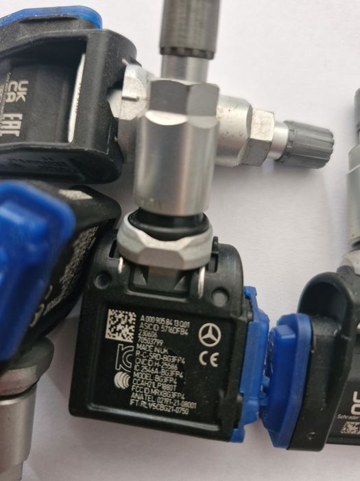 Jak nowe czujniki ciśnienia powietrza w oponach Mercedes A B C E S CLS