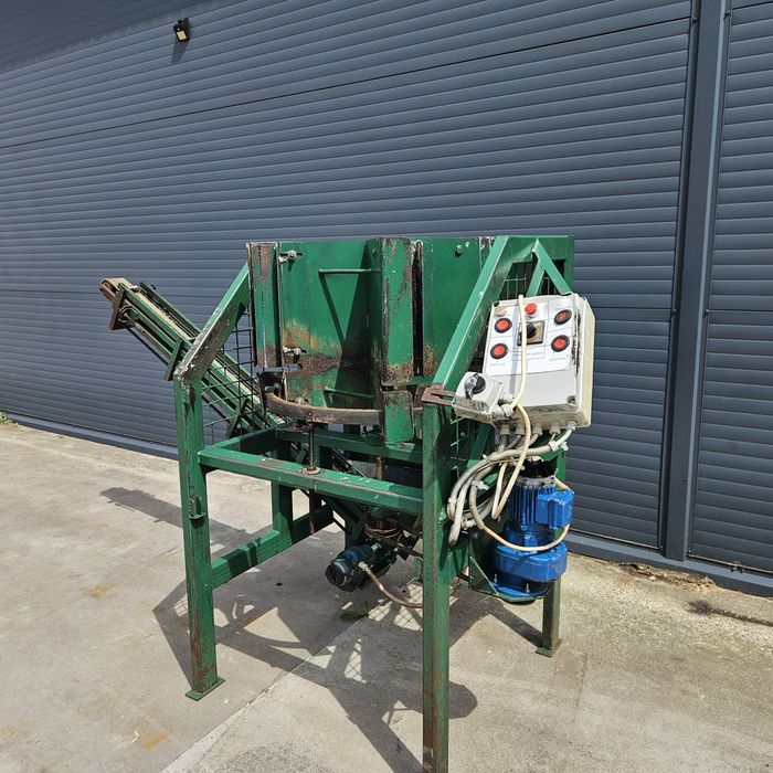 Klockarka karuzelowa z taśmociągiem