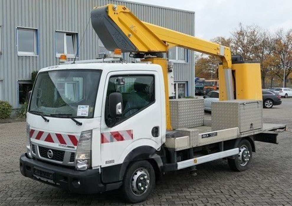 Żuraw MOBLINY samojezdny dekarski DŹWIG budowlany Nissan 32.12 4x2