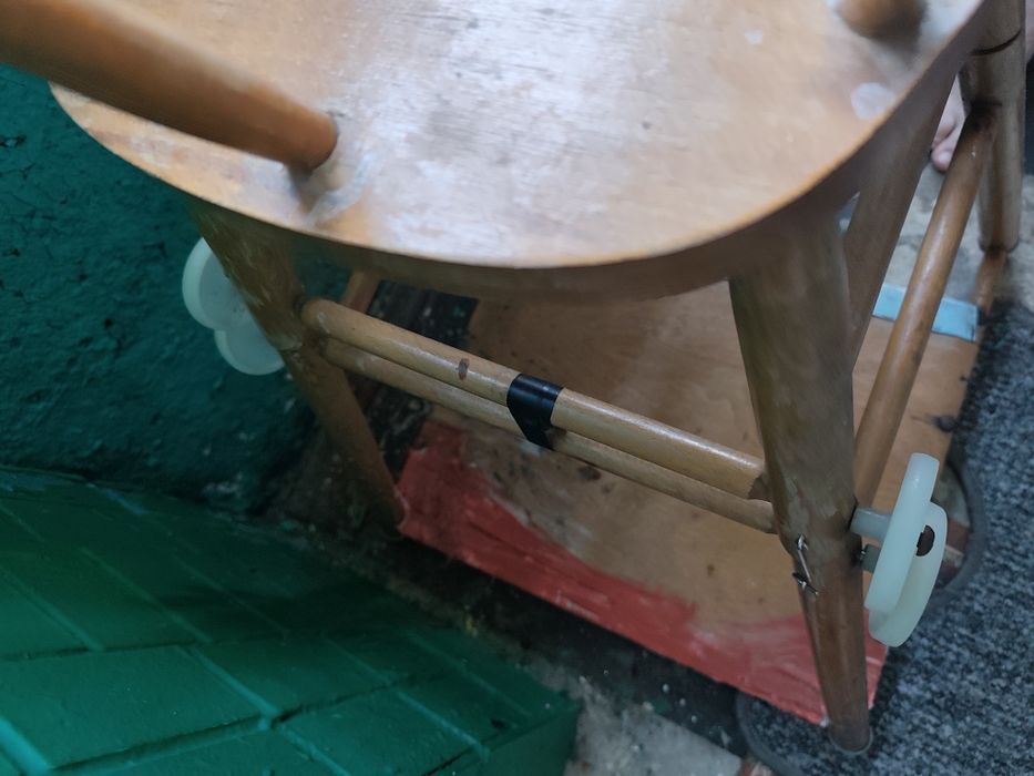 Столик для годування розкладний б/у