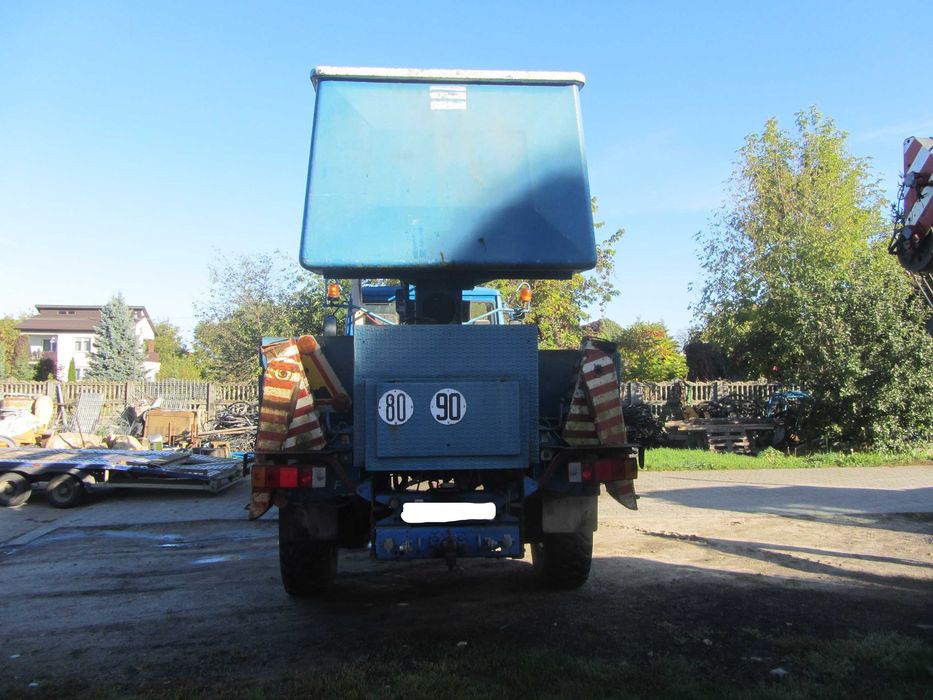 Podest, zwyżka,podnośnik na samochodzie ciężarowym 4x4