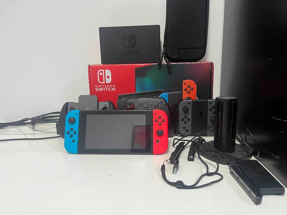 Zestaw Nintendo Switch V2 + karty microsd + pad + dodatki