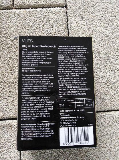Sprzedam rolkę tapety białej i klej do tapet.