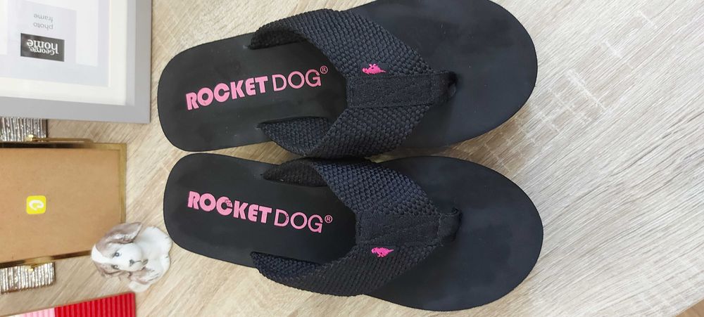 Шльопанці жіночі Rocket Dog на платформі