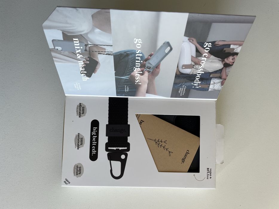 Capa Change. Para iPhone 13 com fita/cordão NOVA