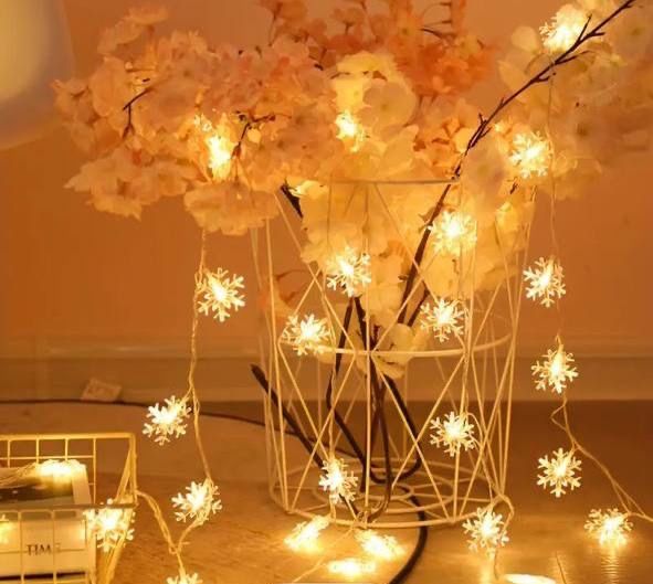 LED-гирлянда «Снежный Дождь» — праздничная подсветка без розетки