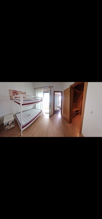 Alugo quarto compartilhado com suite na Amadora