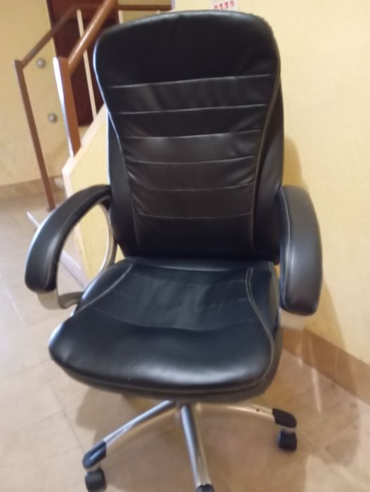 Cadeira de escritório.