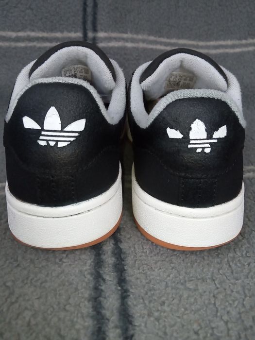 41(26) Adidas Campus