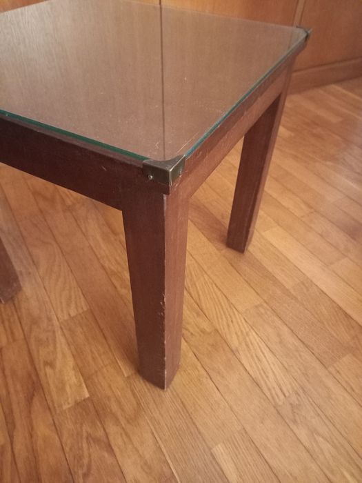 Mesa de apoio com tampo em vidro