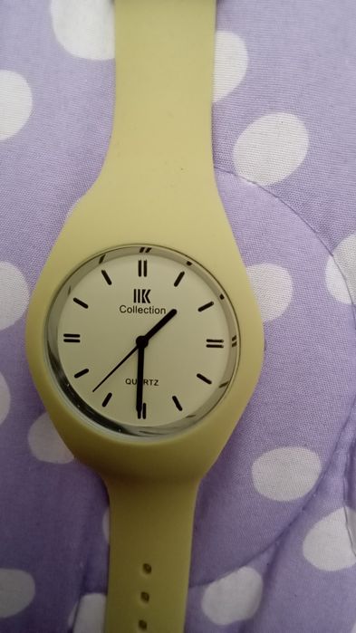 Relógio amarelo senhora