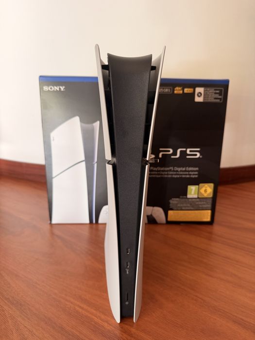 Playstation 5 Slim 825Gb + 2 comandos