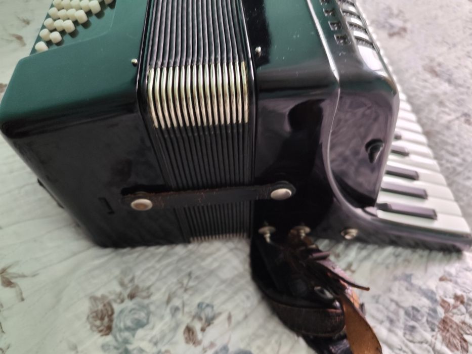Продам акордеон Rojal standart 4/4