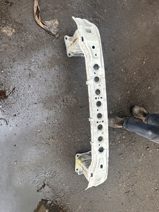 Підсилювач переднього бампера Ford escape  mk3 17-19