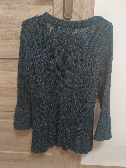 Damski ażurowy sweterek w odcieniu butelkowej zieleni