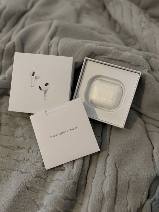 Airpods 3°geração originais e nunca utilizados. Só entrega em mão.