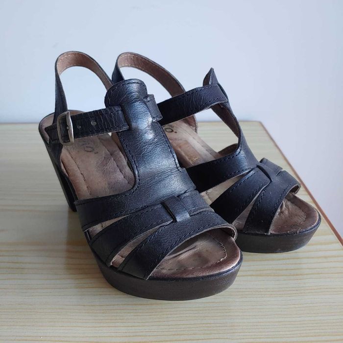 Sandálias pretas em pele Nr 35 - em Bom estado