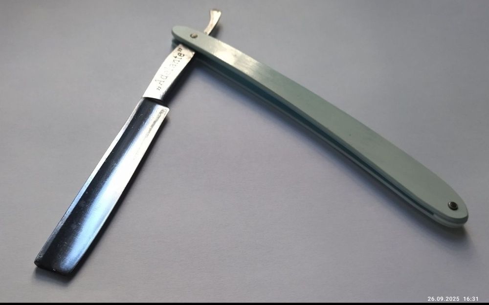 Заточена Solingen  ,,Adelante" бритва опасна