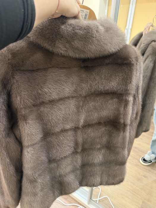 Продам норкову шубу