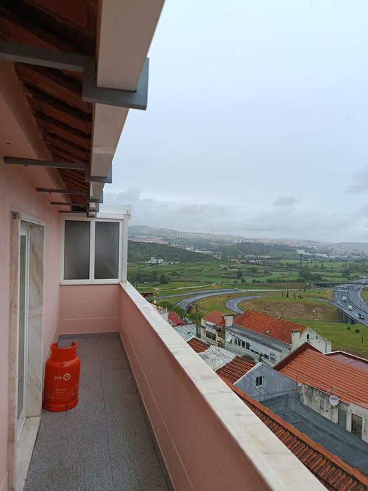 Arrendo T2 grande na Encosta do Sol