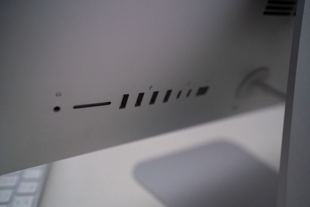 Zestaw iMac 21,5" Retina 4K 2019 z wadą