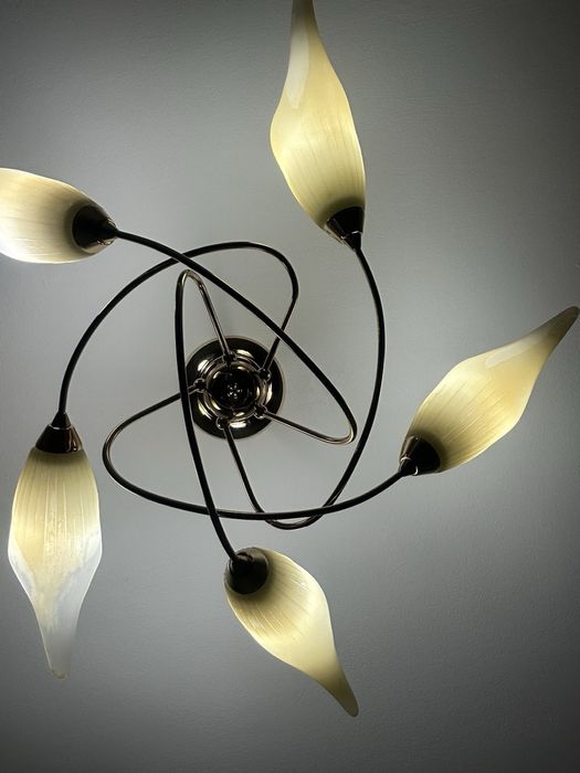 Продам люстру на пʼять лампочок