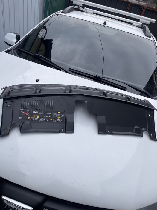 Решётка радиатора Dacia logan 2,sandero 2