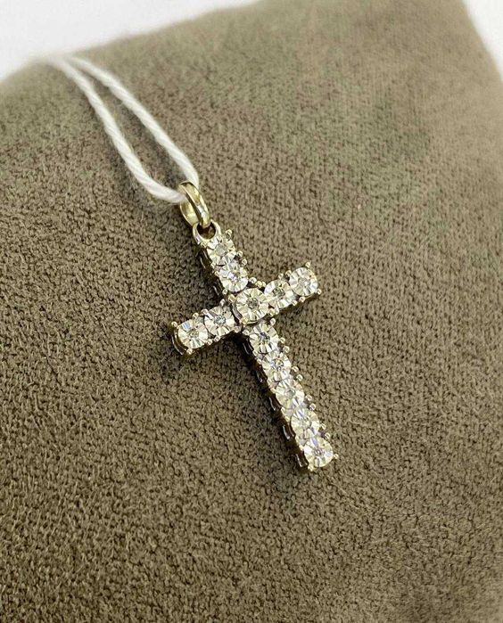 Хрестик з діамантами 585. Крестик с белого золота с диамантами 585