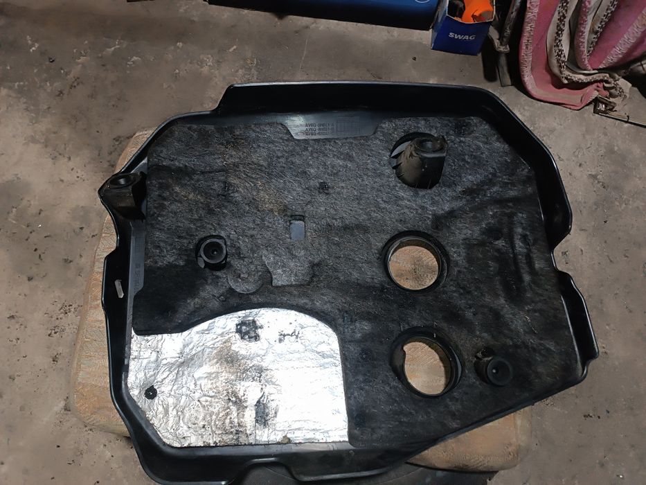 Кришка двигуна 1.6 TDCi