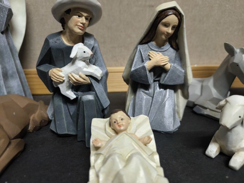 Presépio - Estilo Esculpido (Moderno/Rústico)
Vendo de figuras de pres