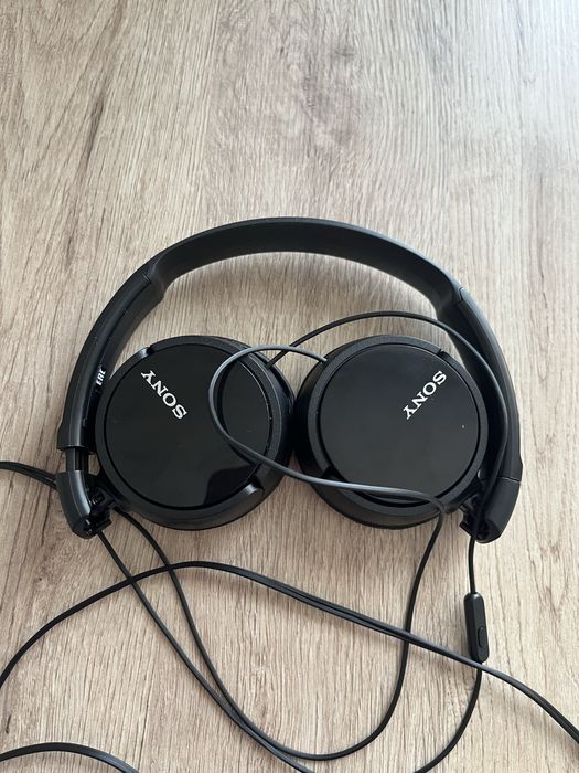 Czarne przewodowe słuchawki nauszne Sony MDR-ZX110
