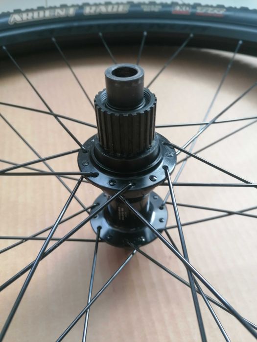 Rodas Bontrager TR 29"x25 center lock cubo shimano MS 12V com pneus.