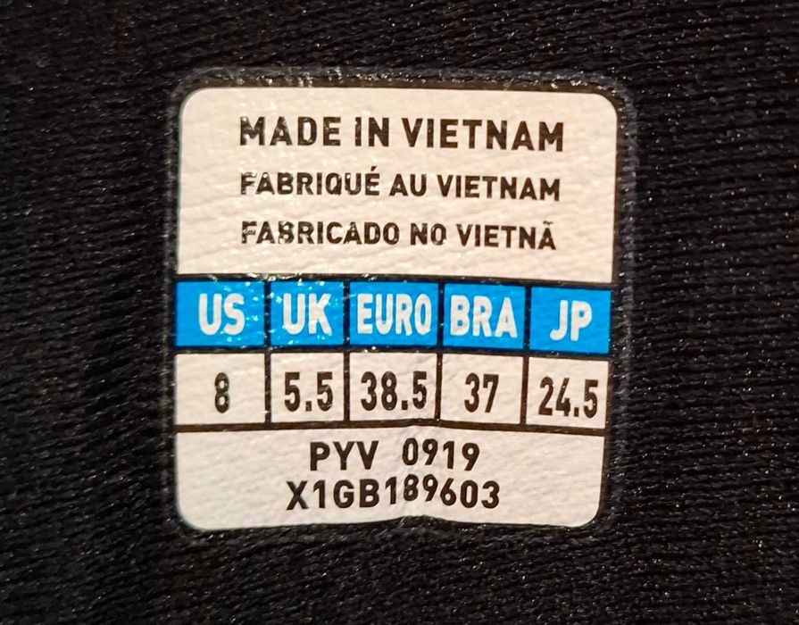 Волейбольне взуття Mizuno