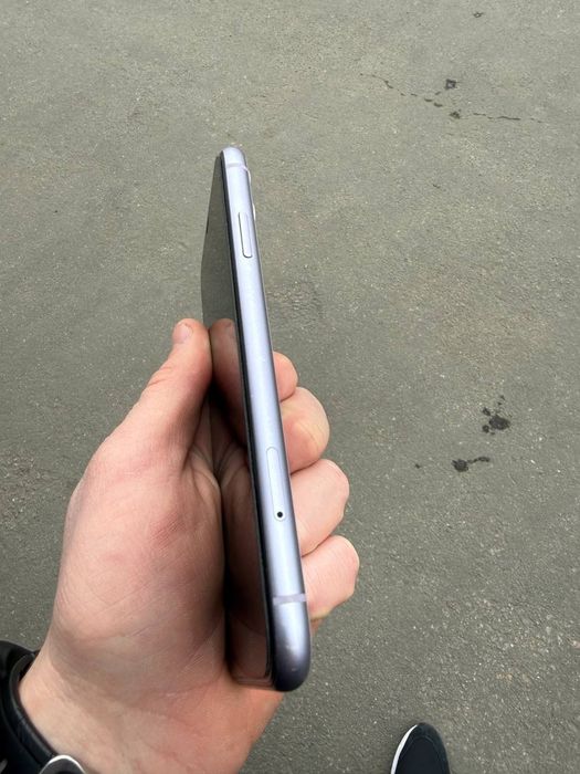 Продам iphone 11 64