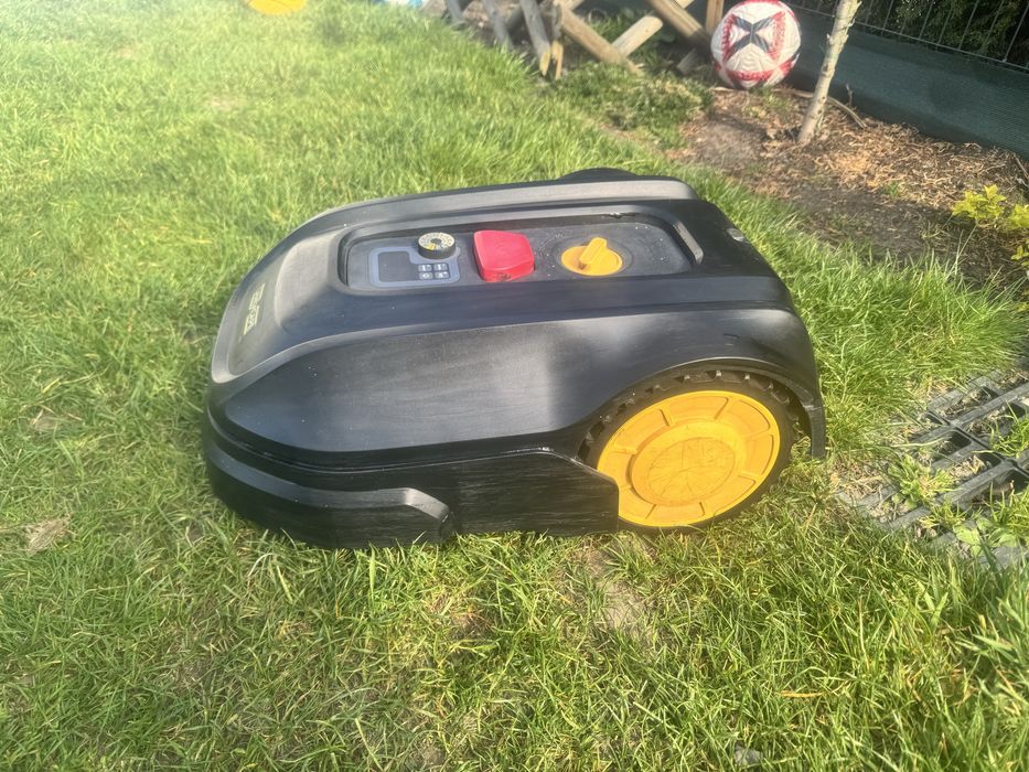 Robot koszący Landxcape do 800 m² + stacja  | sprawny