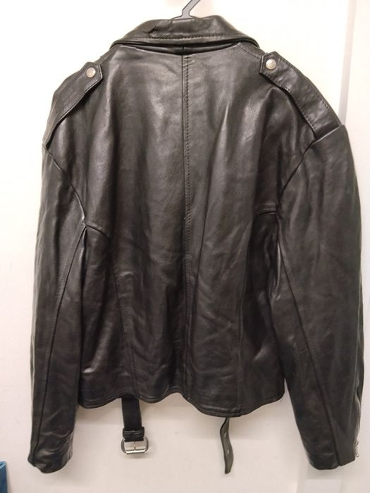 Blusão  em  pele com pouco uso em bom estado geral fechos a funcionar