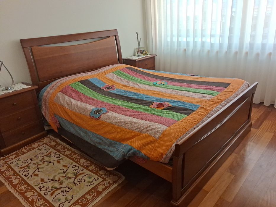 Cama de cerejeira