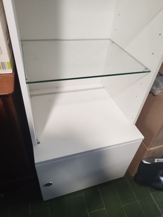 Móvel vitrine 185€