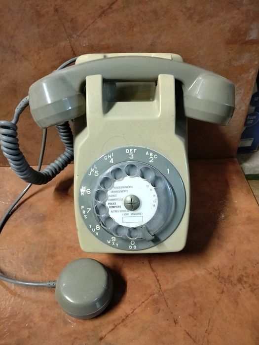 Telefone cinza ancestral