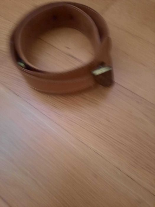 Cintos em pele e outros