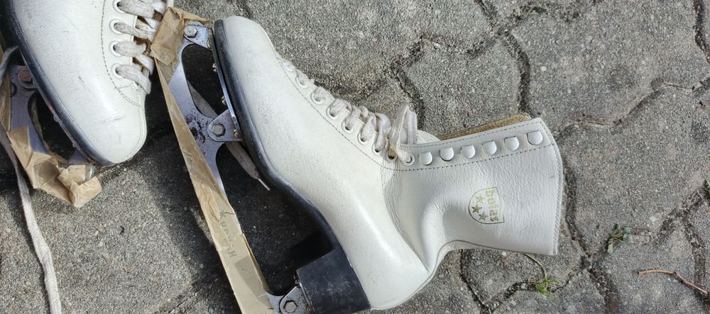 Łyżwy figurowe skórzane  Botas
