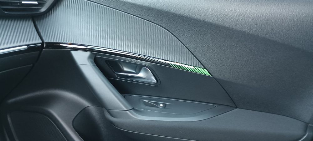 Peugeot 2008 HÍBRIDO com apenas 11500  Km